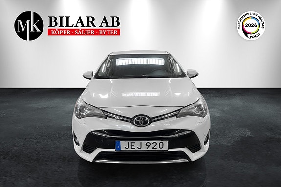 Toyota Avensis 2 of 5