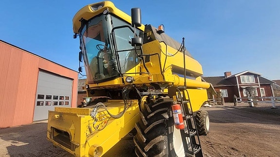 New Holland TC 5070 RS 4 of 5