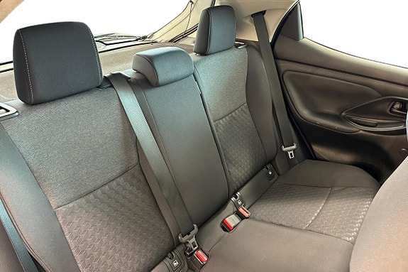 Toyota Yaris 11 of 18