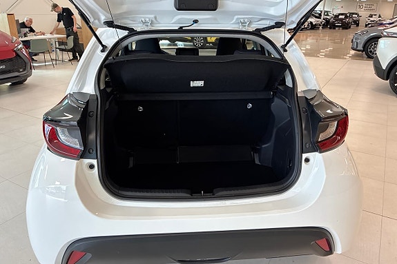 Toyota Yaris 10 of 18