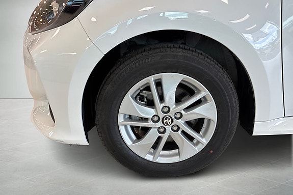 Toyota Yaris 15 of 18