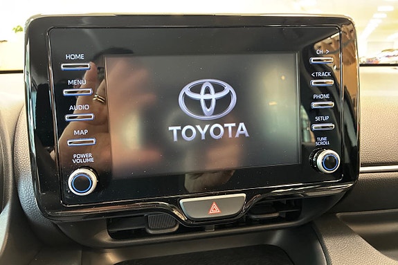 Toyota Yaris 13 of 18