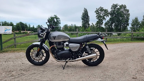 Triumph STREET TWIN 900 2 of 5