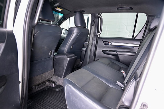 Toyota HiLux 9 of 25