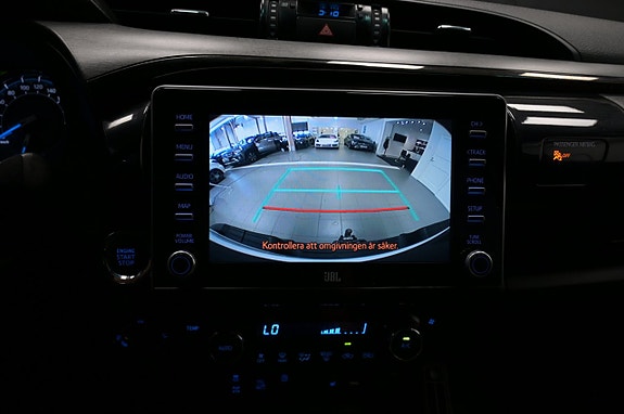 Toyota HiLux 24 of 25