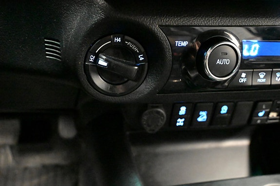 Toyota HiLux 21 of 25