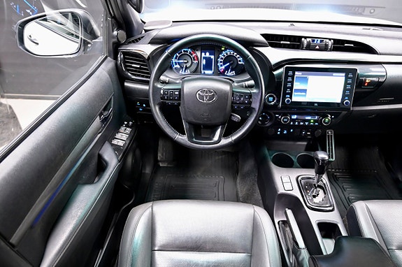 Toyota HiLux 14 of 25