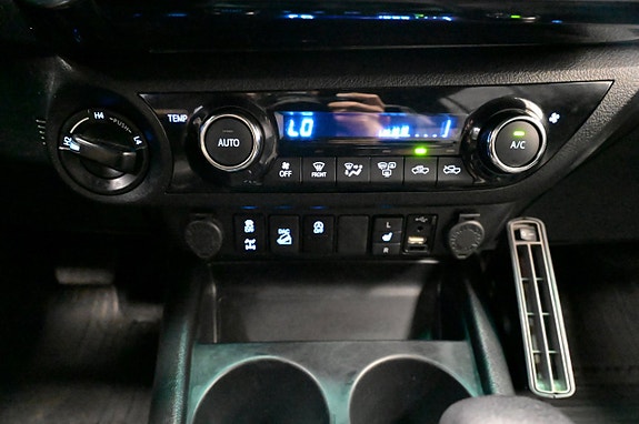 Toyota HiLux 22 of 25