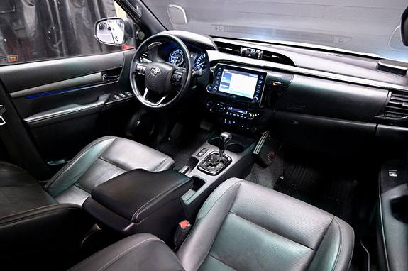 Toyota HiLux 11 of 25