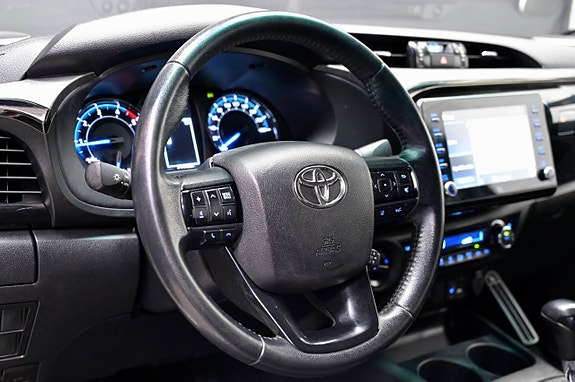 Toyota HiLux 15 of 25