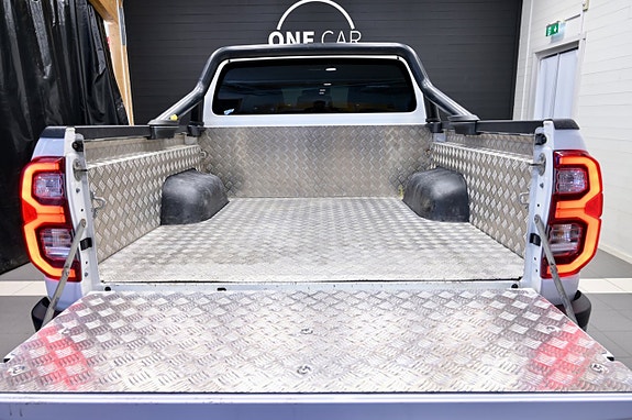 Toyota HiLux 8 of 25