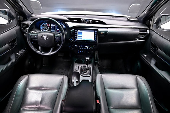 Toyota HiLux 13 of 25