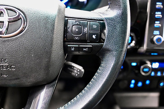 Toyota HiLux 17 of 25
