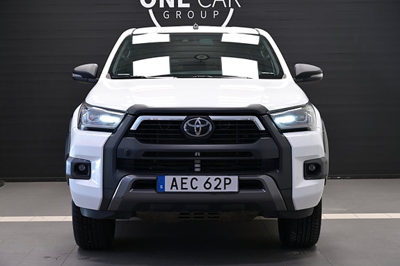 Toyota HiLux 2 of 25