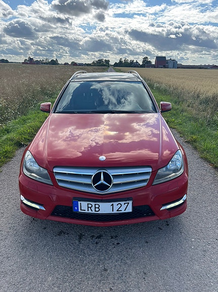 Mercedes-Benz C220 4 of 5