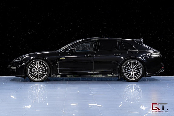 Porsche Panamera 4S 4 of 5