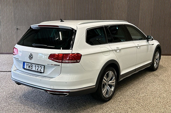 Volkswagen Passat Alltrack 4 of 5