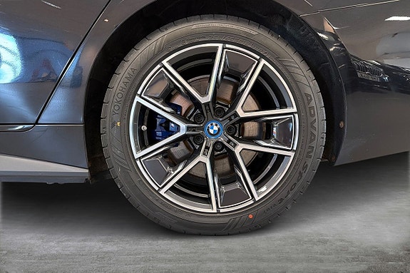 BMW i4 15 of 18