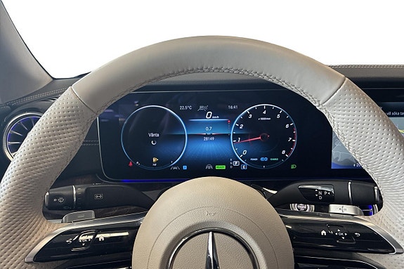 Mercedes-Benz E200 5 of 5