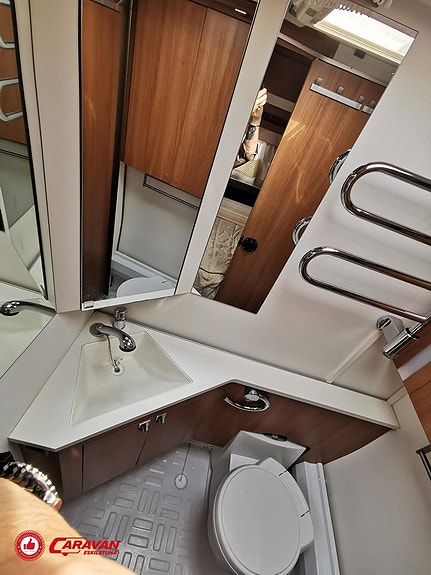 Kabe ROYAL 720 GXL KS / Universaltält / Skinn / Förlängd säng 15 of 24