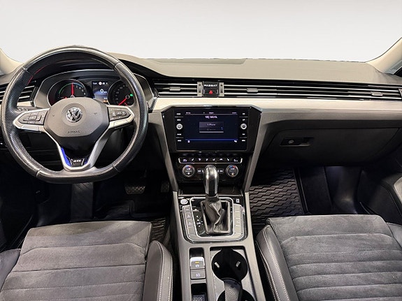 Volkswagen Passat 10 of 23