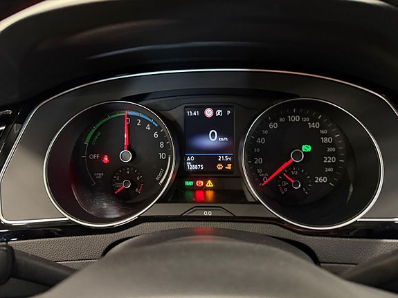 Volkswagen Passat 12 of 23