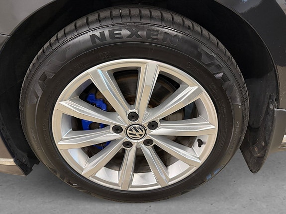 Volkswagen Passat 8 of 23