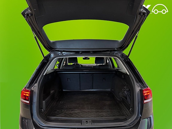 Volkswagen Passat 16 of 23