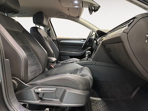 Volkswagen Passat 15 of 23