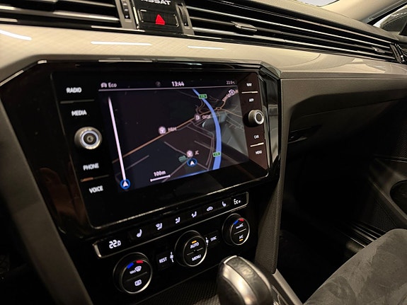 Volkswagen Passat 18 of 23