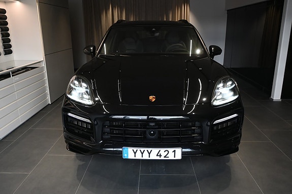 Porsche Cayenne GTS 2 of 5