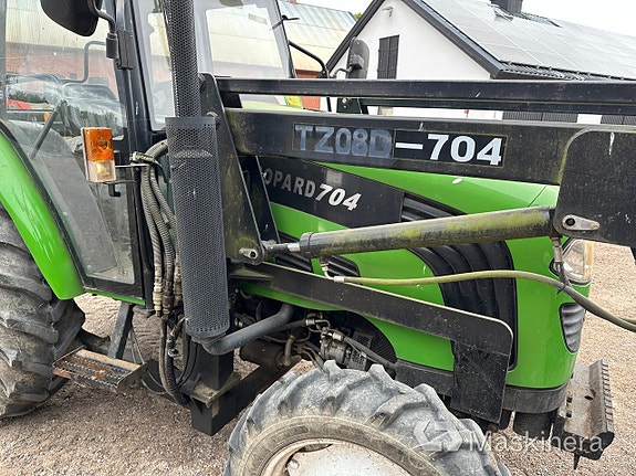 Traktor Foton Europard FT70 + lastare & redskap 23 of 27