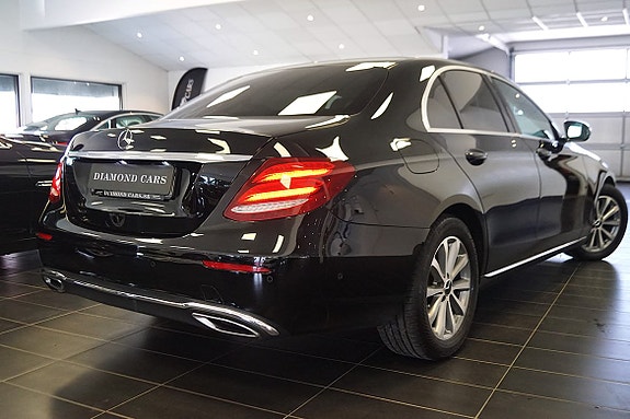 Mercedes-Benz E220 5 of 5