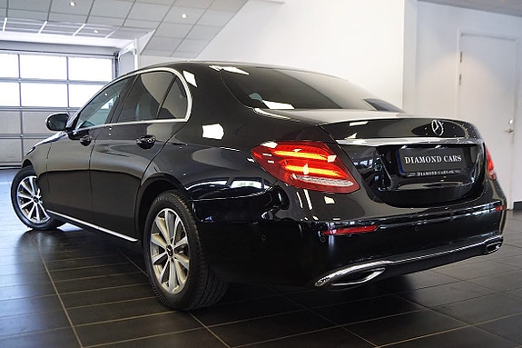 Mercedes-Benz E220 2 of 5