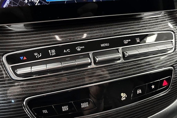 Mercedes-Benz V300 13 of 23