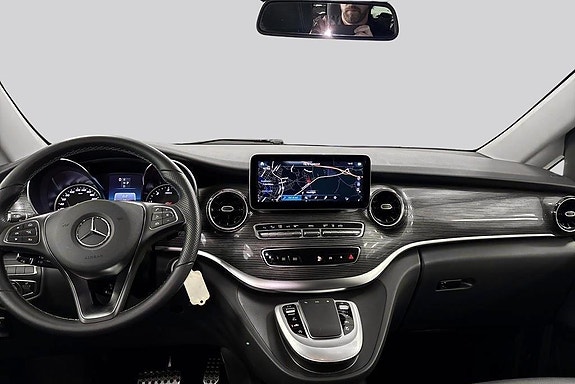 Mercedes-Benz V300 7 of 23