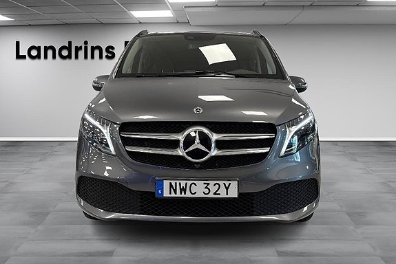 Mercedes-Benz V300 2 of 5