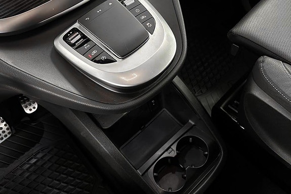 Mercedes-Benz V300 12 of 23