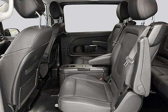 Mercedes-Benz V300 9 of 23
