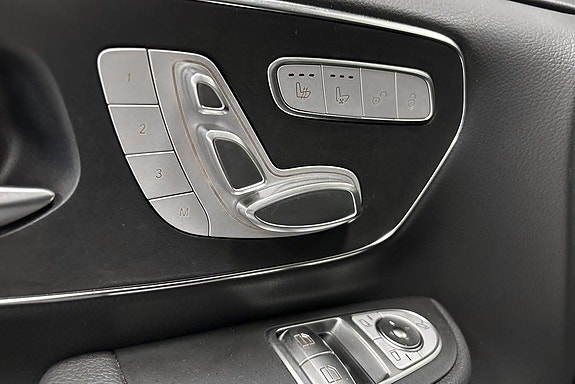 Mercedes-Benz V300 19 of 23