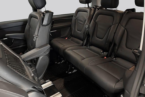 Mercedes-Benz V300 17 of 23