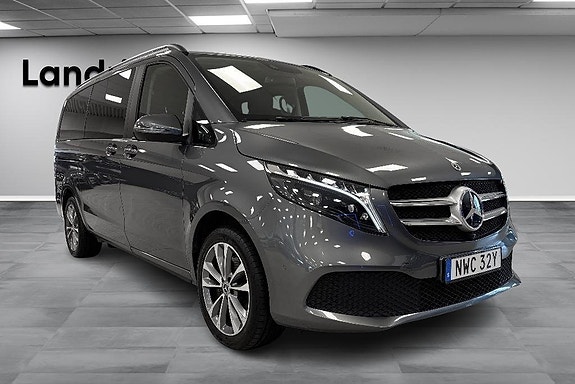 Mercedes-Benz V300 3 of 5