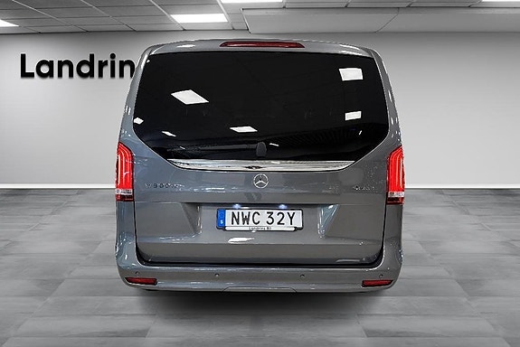 Mercedes-Benz V300 5 of 5