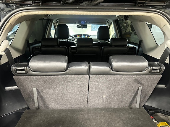 Toyota Prius+ 13 of 14