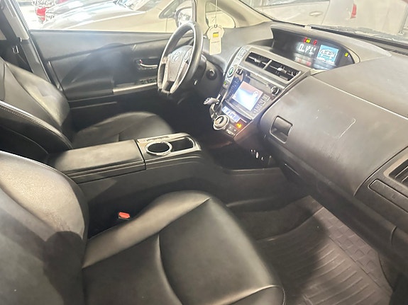 Toyota Prius+ 6 of 14