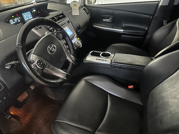 Toyota Prius+ 10 of 14