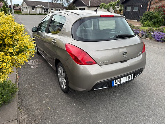 Peugeot 308 4 of 5