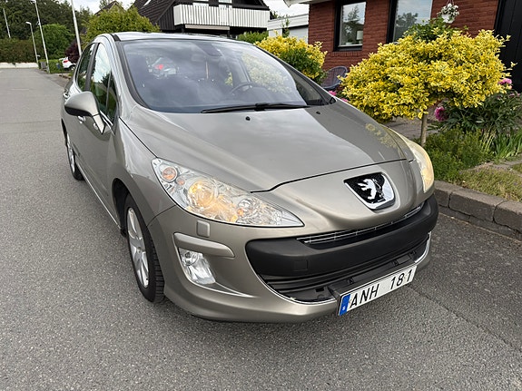 Peugeot 308 3 of 5