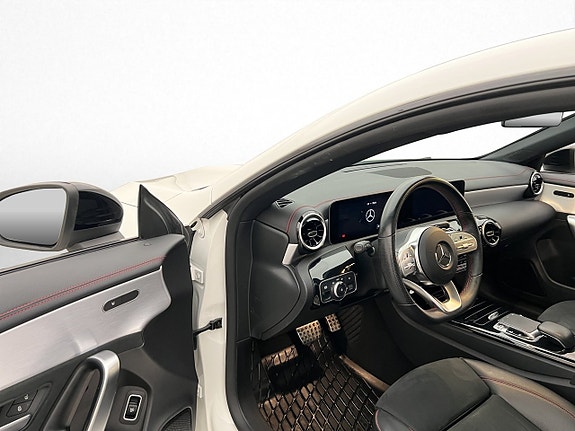 Mercedes-Benz CLA180 11 of 30