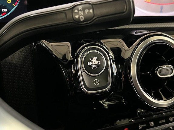 Mercedes-Benz CLA180 19 of 30